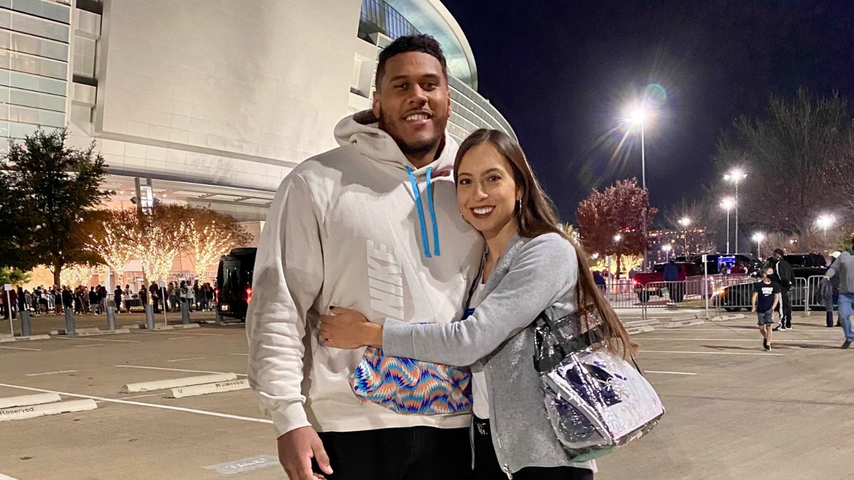 Who is Eli Ankou's girlfriend Shayna Powless? - NFLFAQs.com